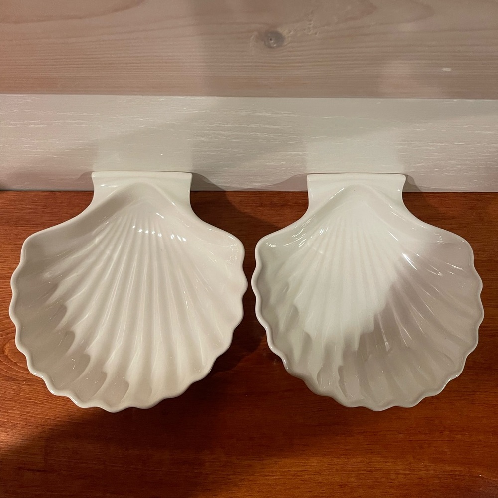 VINTAGE WHITE CERAMIC SEASHELL BOWLS - SET OF 2 - Picture 2 of 8
